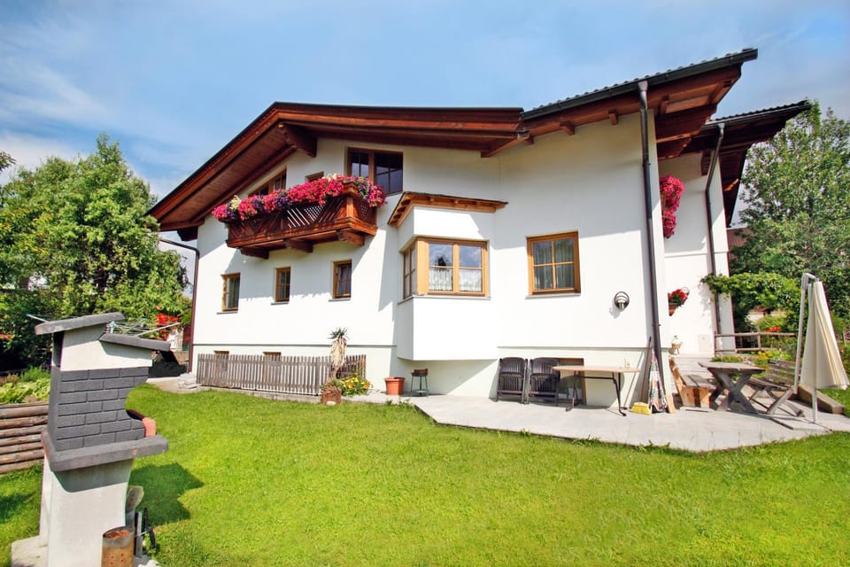 Property building, Summer, Garden