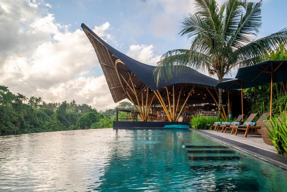 Restaurant/places to eat, Pool view, Swimming pool