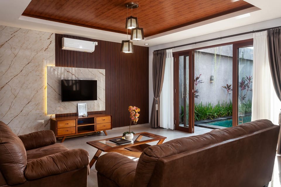 Communal lounge/ TV room, Living room, Pool view
