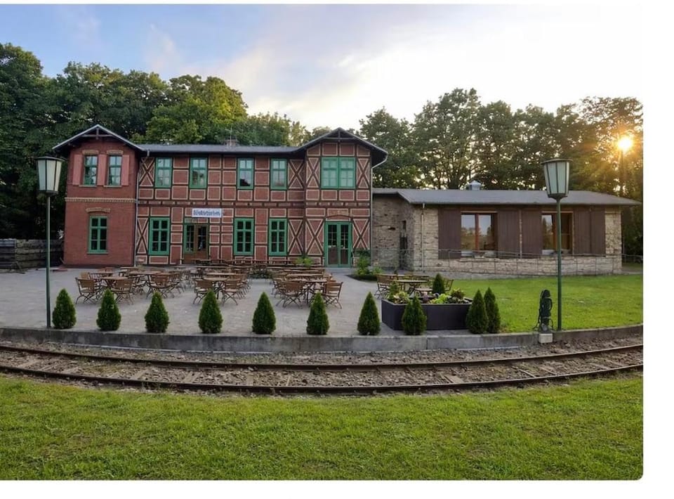Pension im historischem Bahnhof in Fehrbellin kein Frühstück Bed and Breakfast in Neuruppin