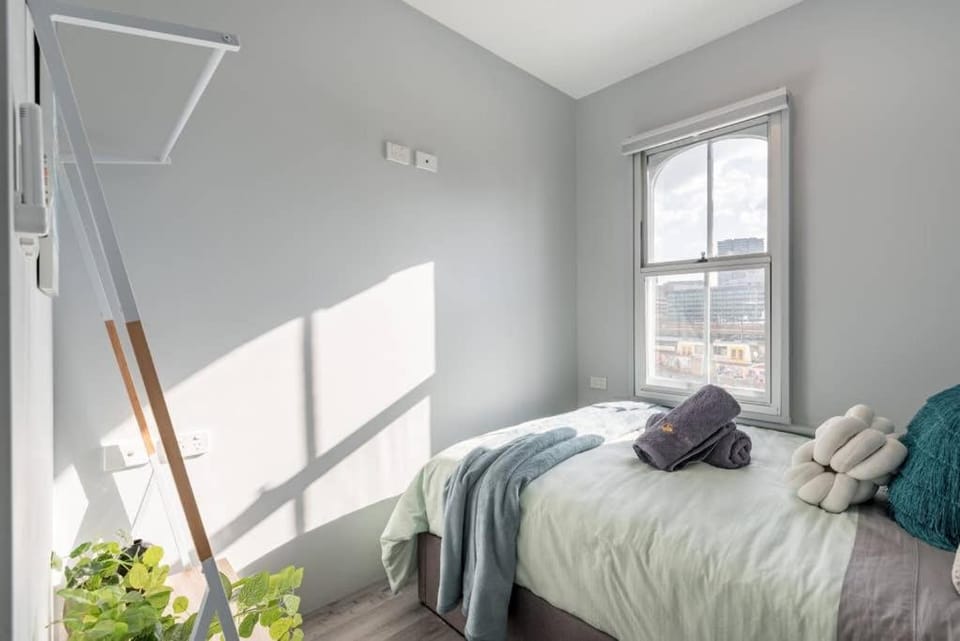 Luxe Ensuite Double Room - AC - Next to Central&CBD - Near Darling Harbour& Chinatown& USYD& UTS House in Surry Hills