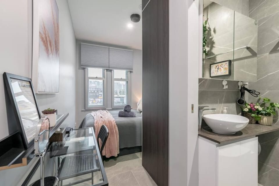 1 Private Double Bed With En-Suite Bathroom In Sydney CBD Near Train UTS DarlingHar&ICC&C hinatown - ROOM ONLY House in Surry Hills