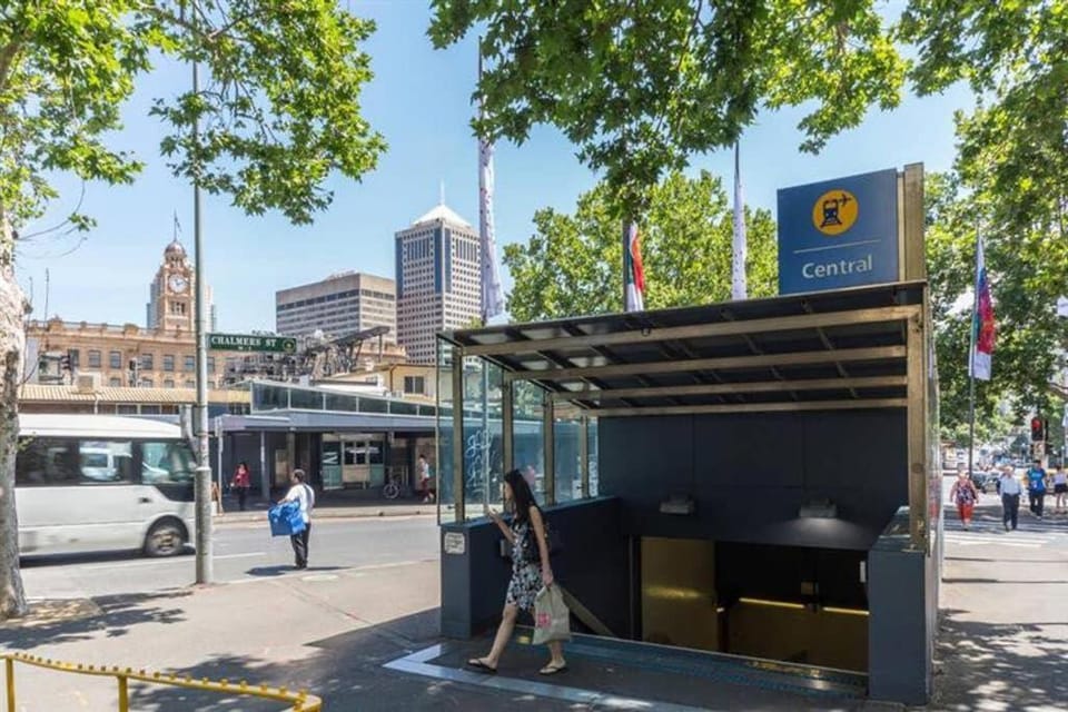 1 Private Double Bed In Sydney CBD Near Train UTS DarlingHar&ICC&C hinatown - ROOM ONLY Bed and Breakfast in Surry Hills
