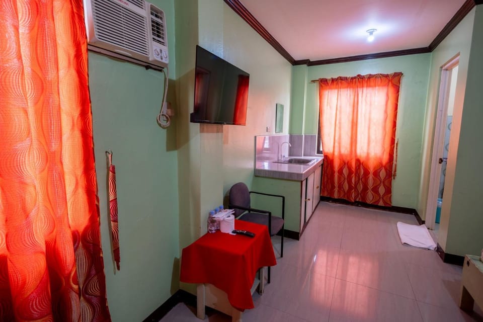 RedDoorz at Maribago Seaview Pension Hotel in Lapu-Lapu City