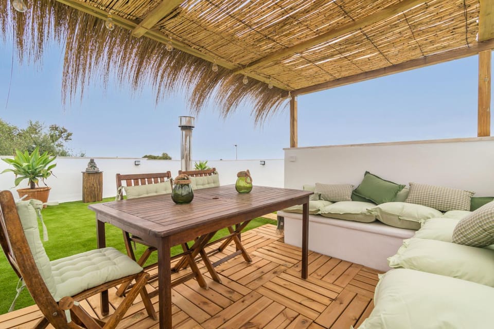 View (from property/room), Balcony/Terrace, Dining area