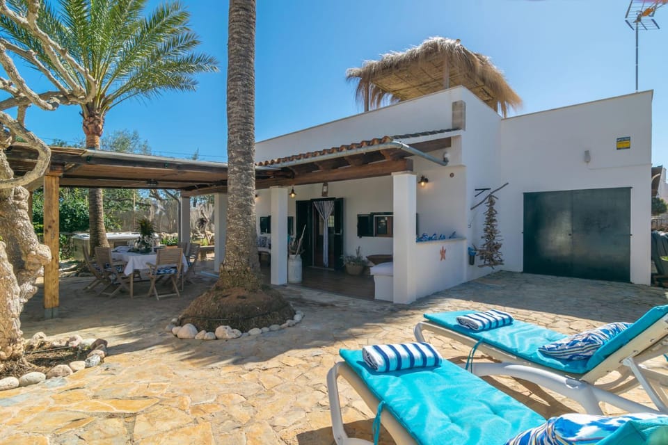 Property building, Patio, sunbed