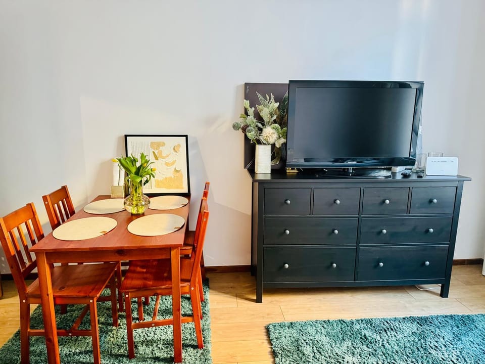 TV and multimedia, Living room, Dining area