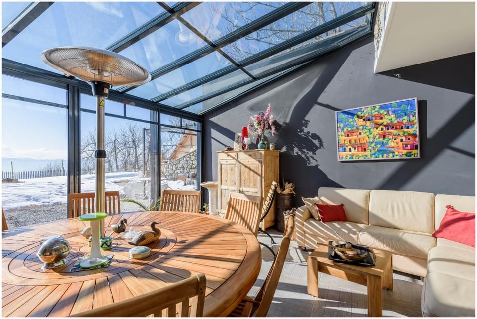 Living room, Dining area