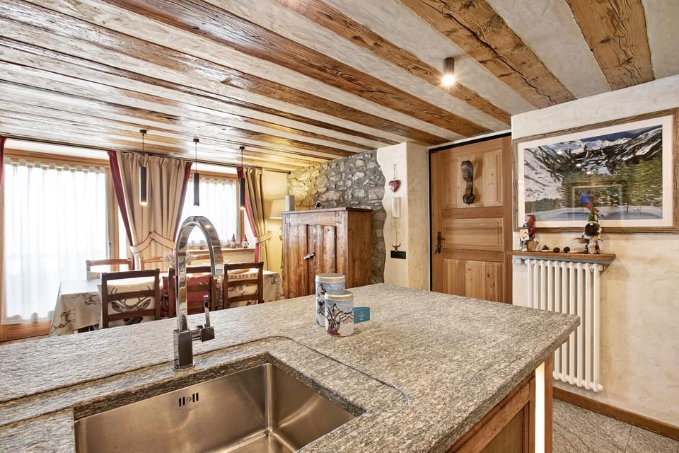 Kitchen or kitchenette, Living room