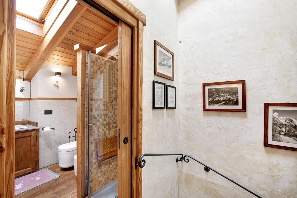 Bathroom, Living room