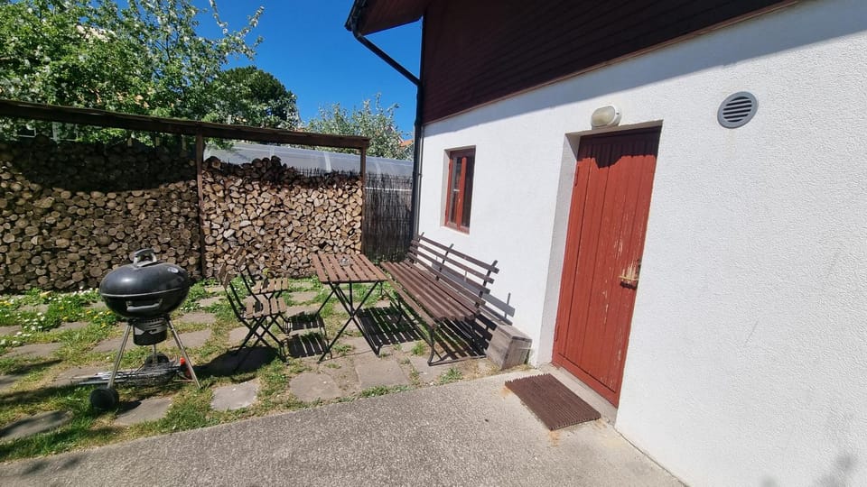 Property building, Patio, Spring, Day, Garden