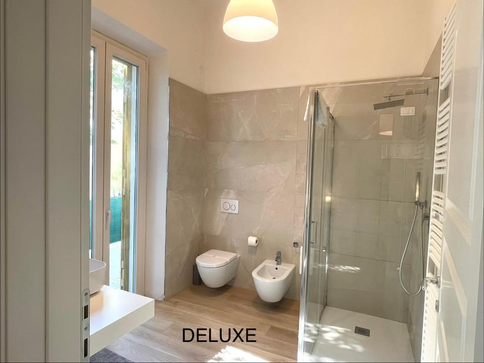 Shower, Toilet, Bathroom, bidet, towels