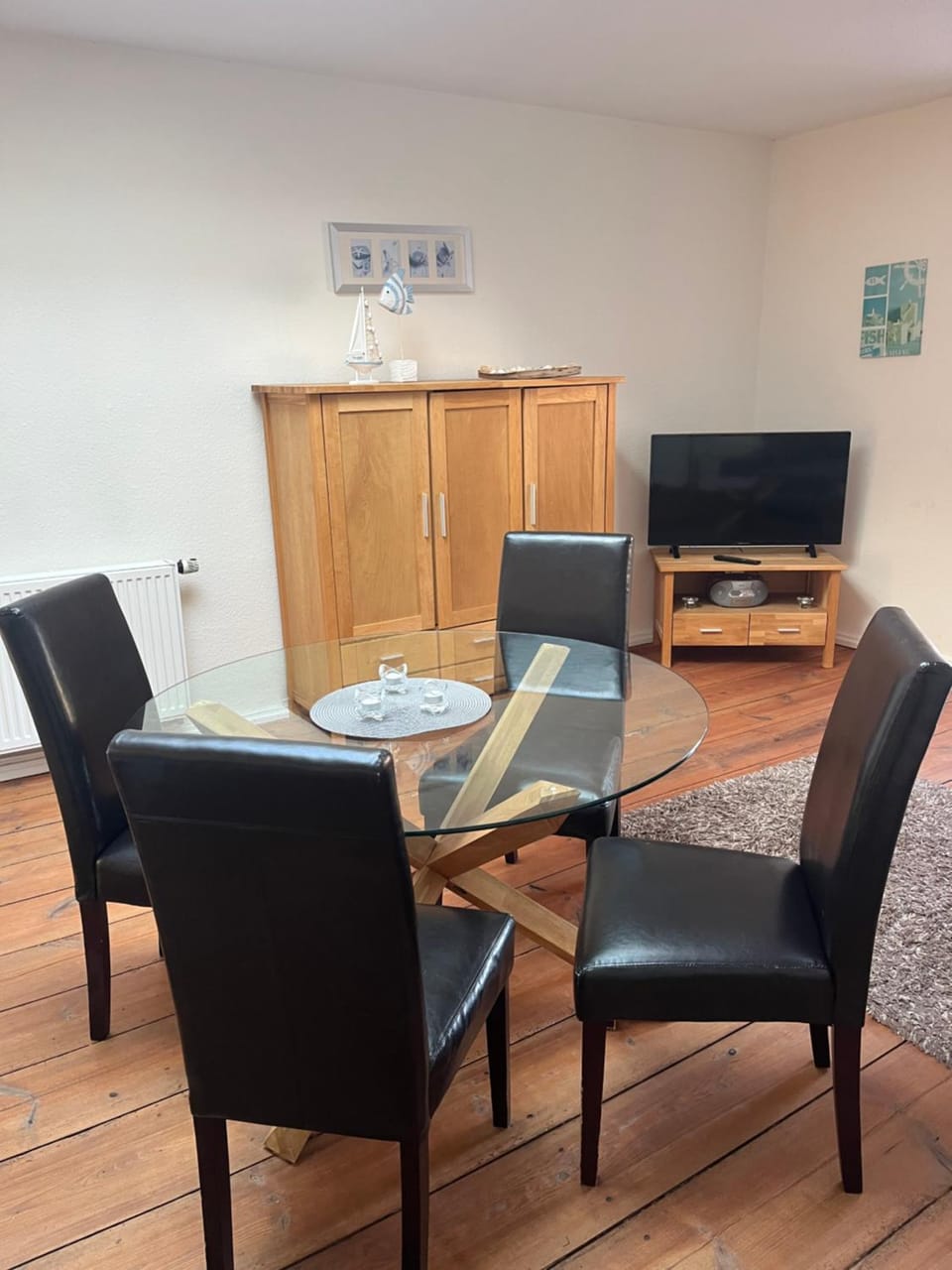 TV and multimedia, Seating area, Dining area