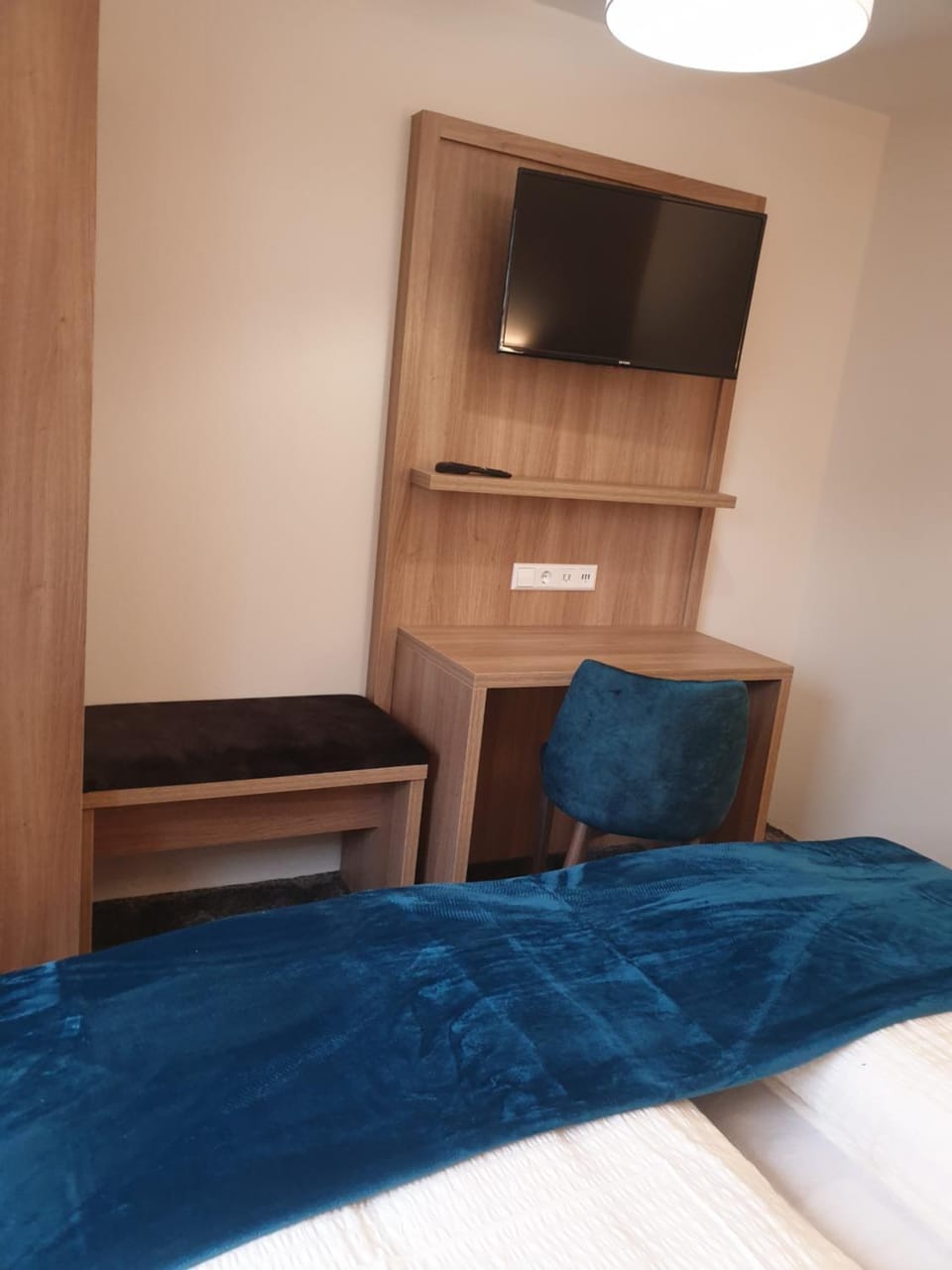 TV and multimedia, Photo of the whole room, Bedroom