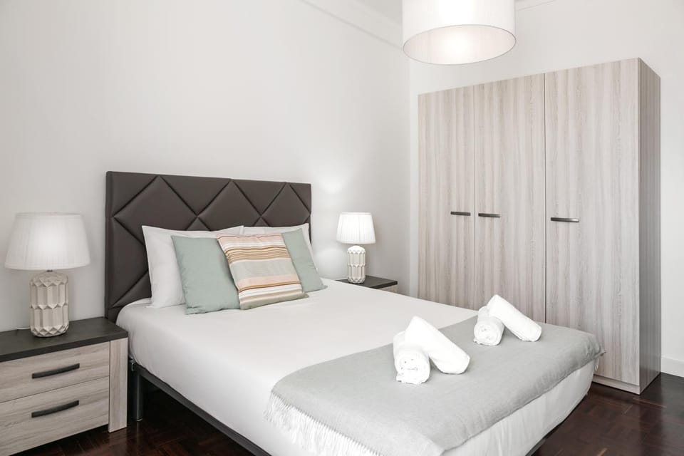 Bed, Bedroom, towels, wardrobe