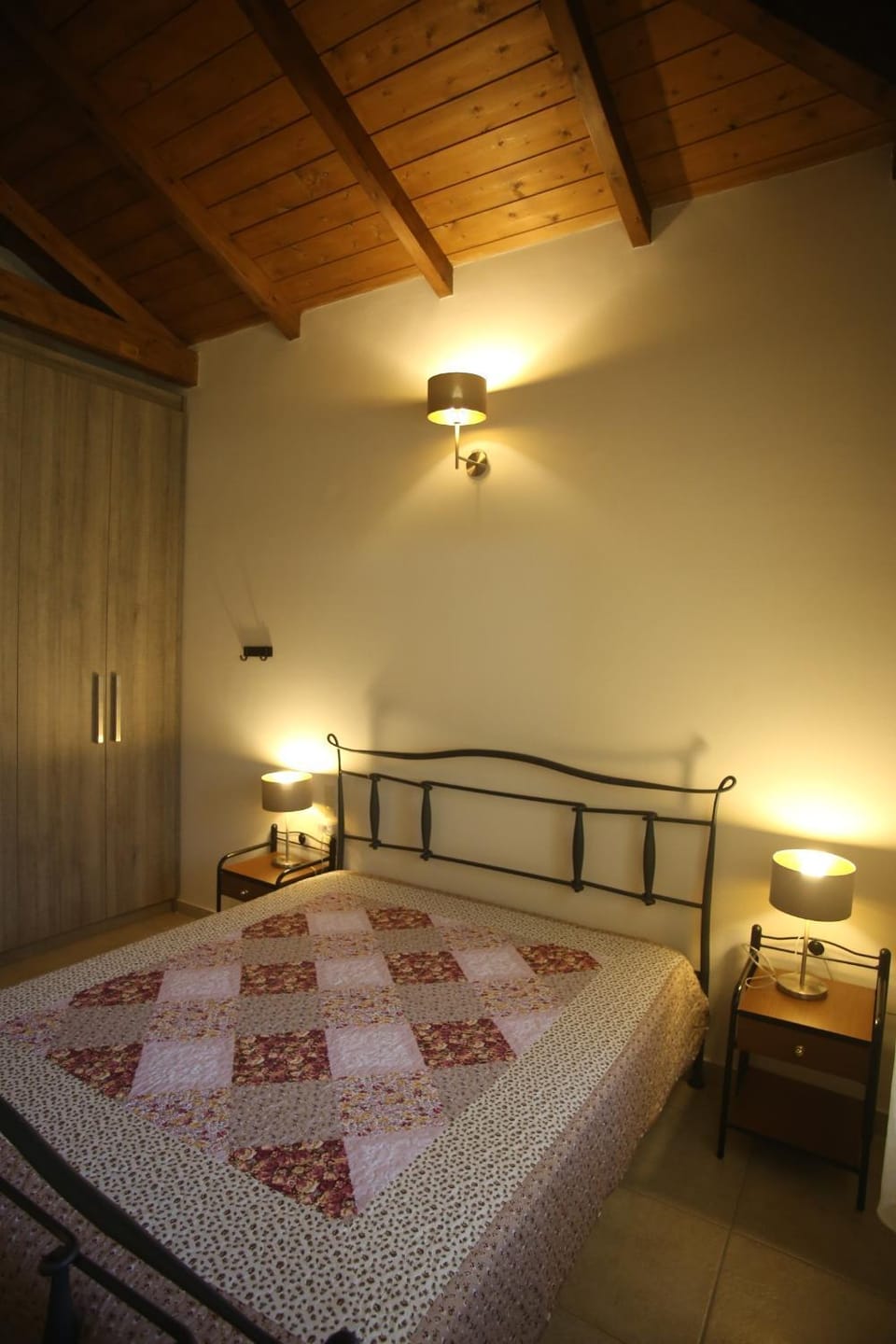 Bed, Bedroom, heating, wardrobe, acessibility