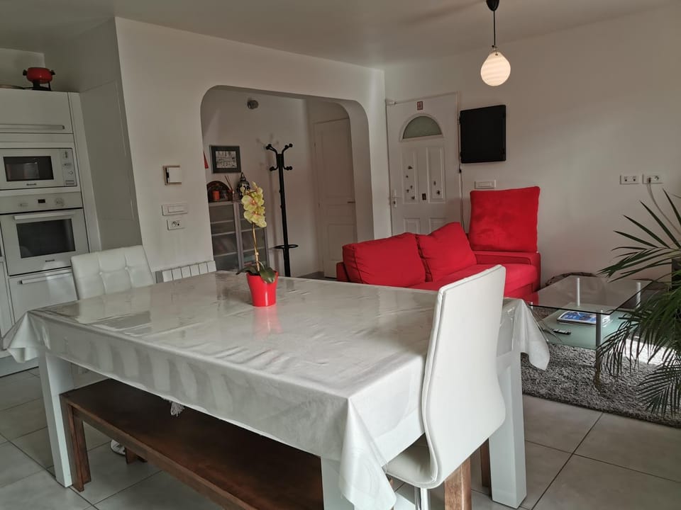 Living room, Dining area, minibar, pet friendly