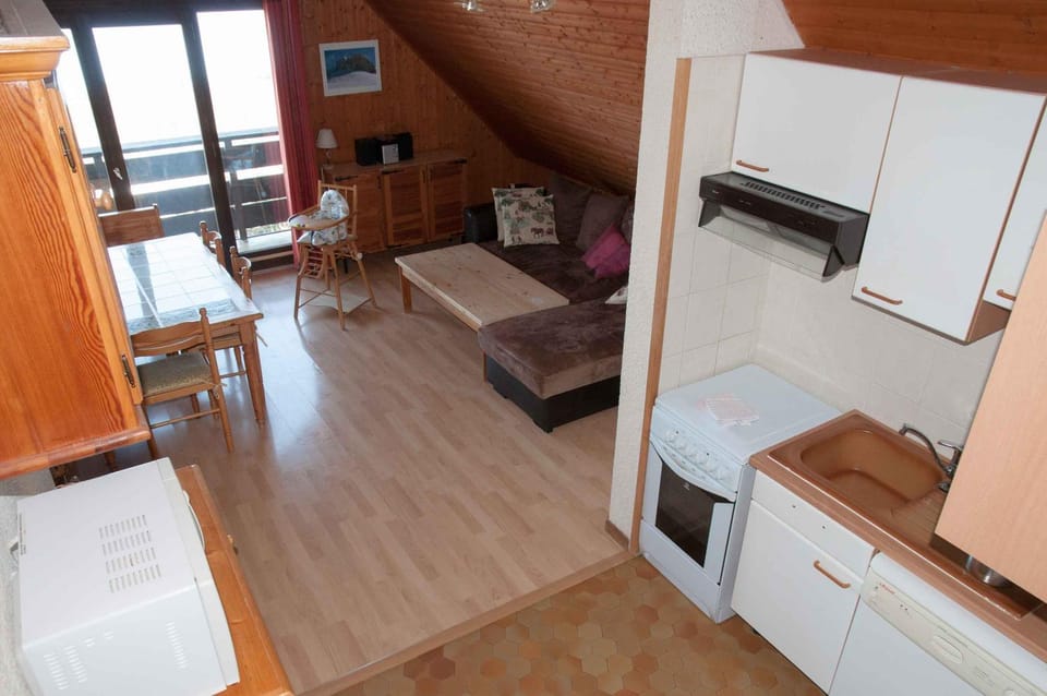 Kitchen or kitchenette, Living room