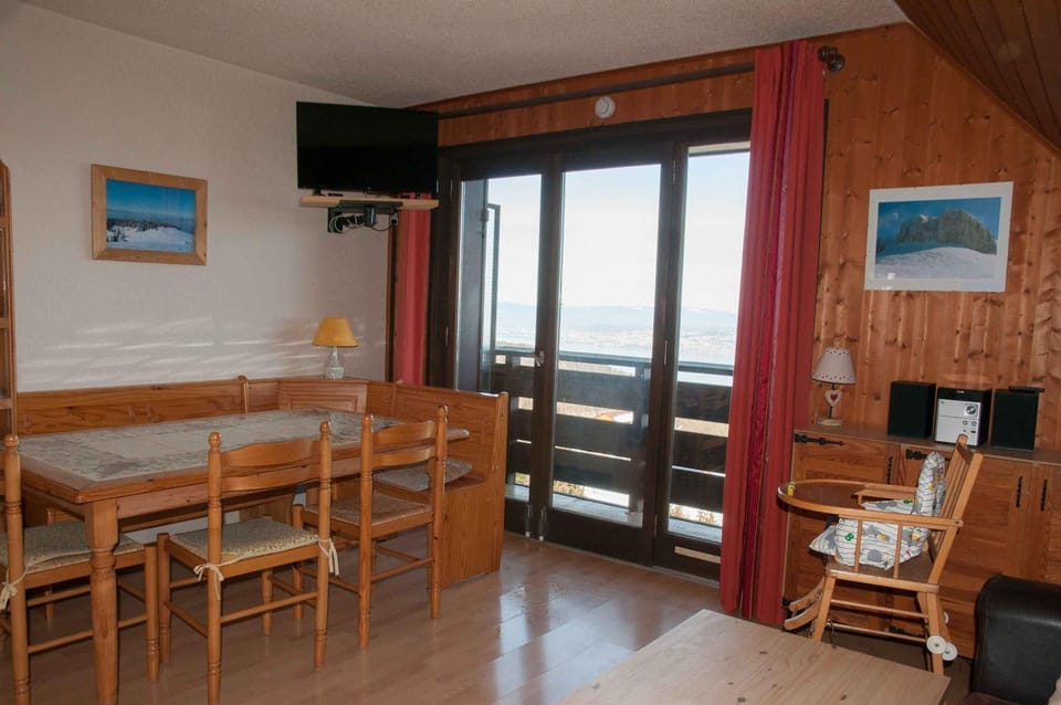 Living room, Seating area, Lake view