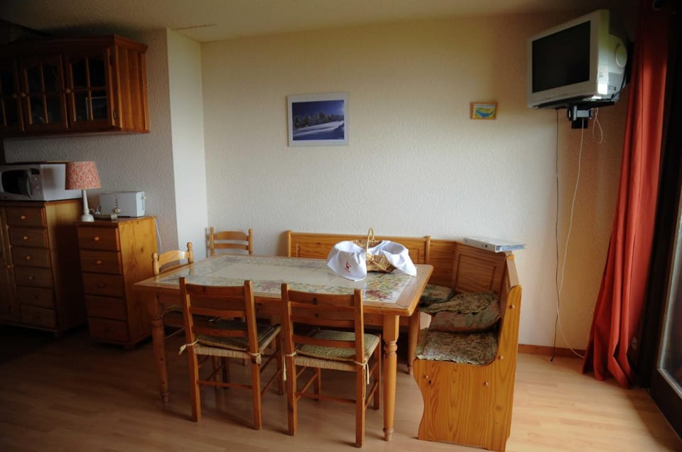 TV and multimedia, Dining area