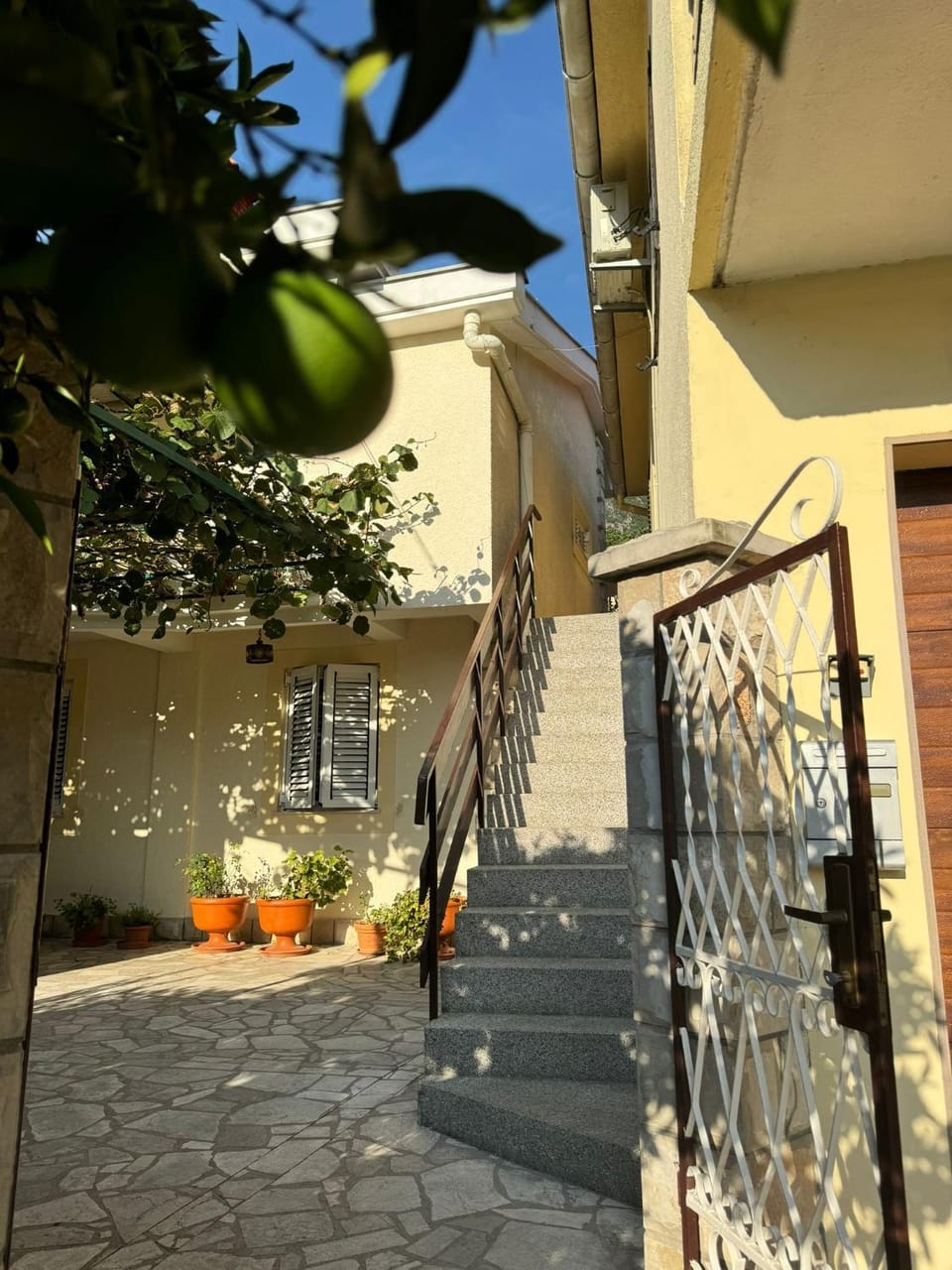 Property building, Facade/entrance, Day, Decorative detail