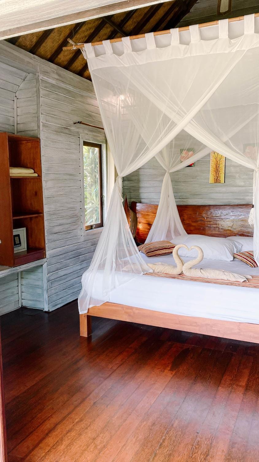 Bed, Photo of the whole room, Bedroom, safe, towels, wardrobe