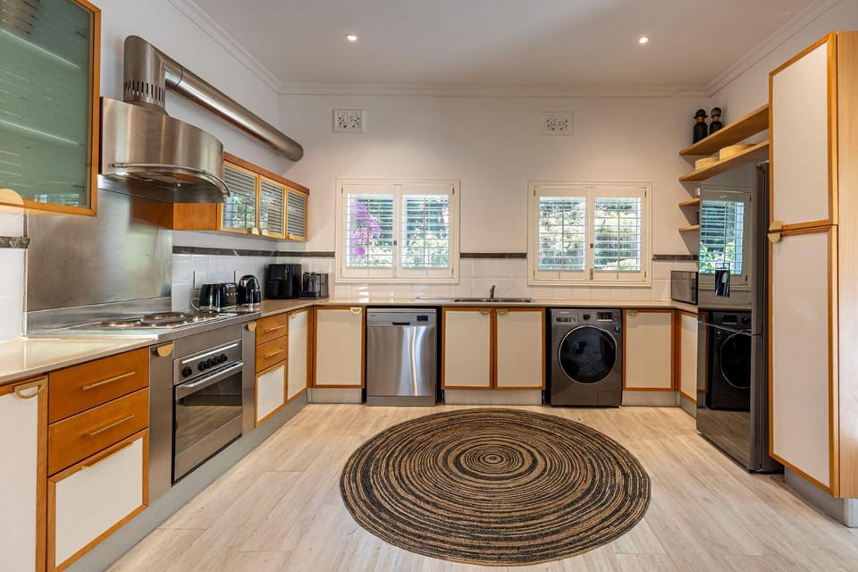 Clifton YOLO Spaces - Clifton Boutique Apartments Villa in Cape Town