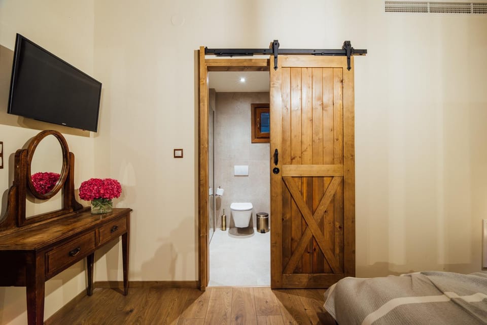 Bathroom, TV and multimedia, Photo of the whole room