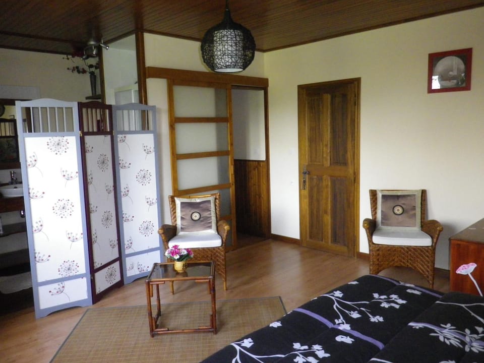 Chambre d'hôtes La Haie Fleurie Bed and Breakfast in Auvergne-Rhône-Alpes