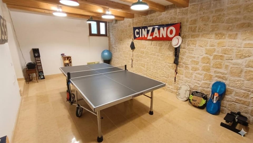 Game Room, Table tennis