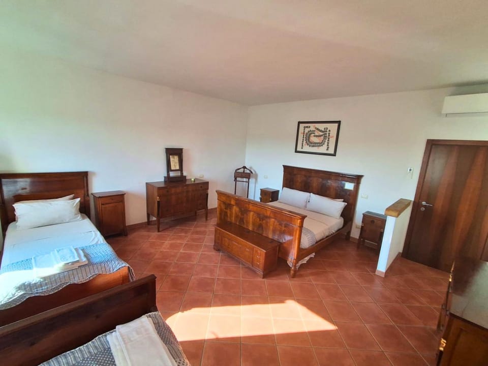Bed, Photo of the whole room, Bedroom, air conditioner