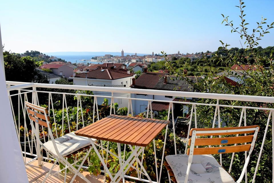 Balcony/Terrace, Street view