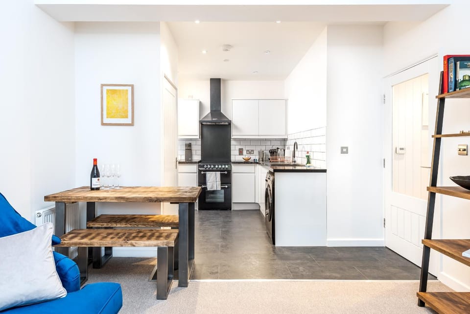 Dining area, kitchen