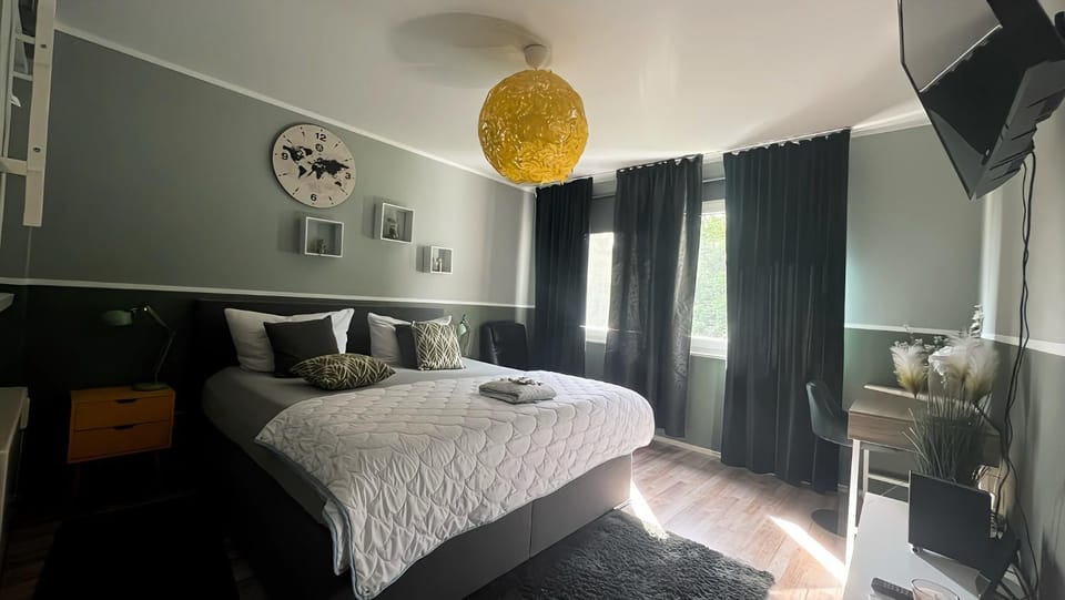 Bed, Photo of the whole room, Bedroom