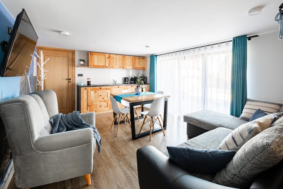 TV and multimedia, Kitchen or kitchenette, Living room, Seating area, Dining area