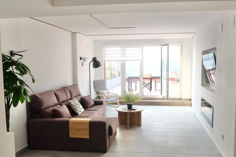 Communal lounge/ TV room, Solarium, TV and multimedia, Balcony/Terrace, Living room, Lounge or bar, fireplace
