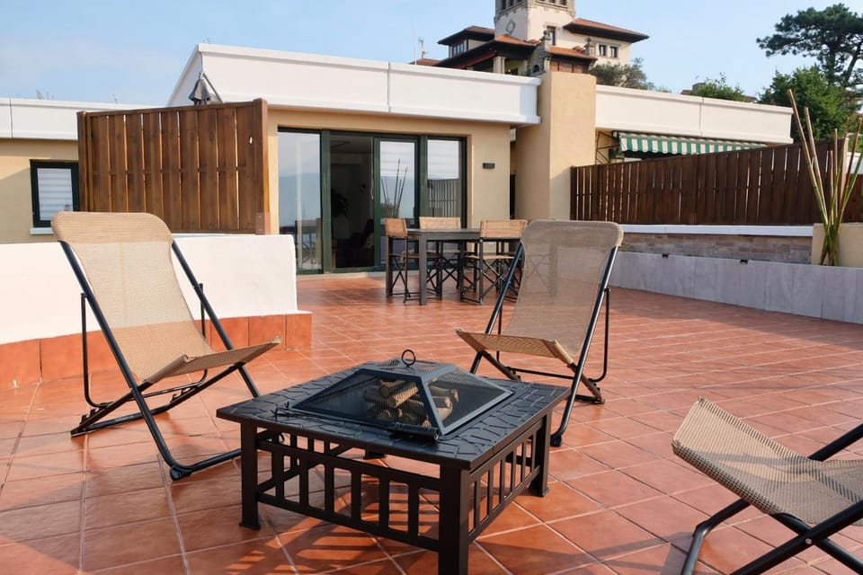 Property building, BBQ facilities, Balcony/Terrace, Dining area