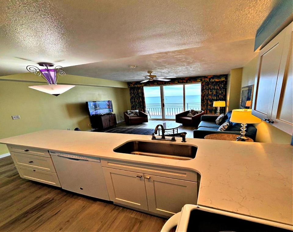 1 BR Direct Oceanfront Condo Wyndham Ocean Walk Resort - Daytona Funland 703 Apartment in Florida