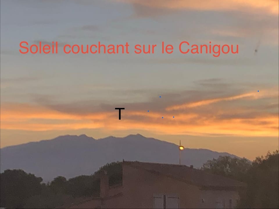 Bleu indigo - T3- Terrasse- Vue mer et montagne - Piscine - Clim- Wifi -Parking Apartment in Canet-en-Roussillon