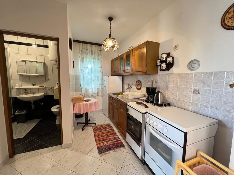 Kitchen or kitchenette, oven, stove