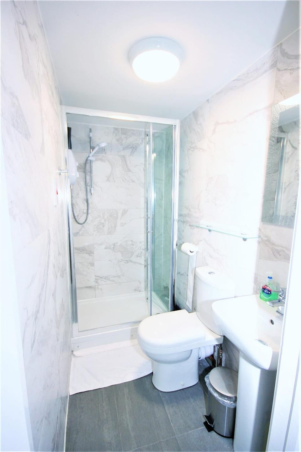 Shower, Toilet