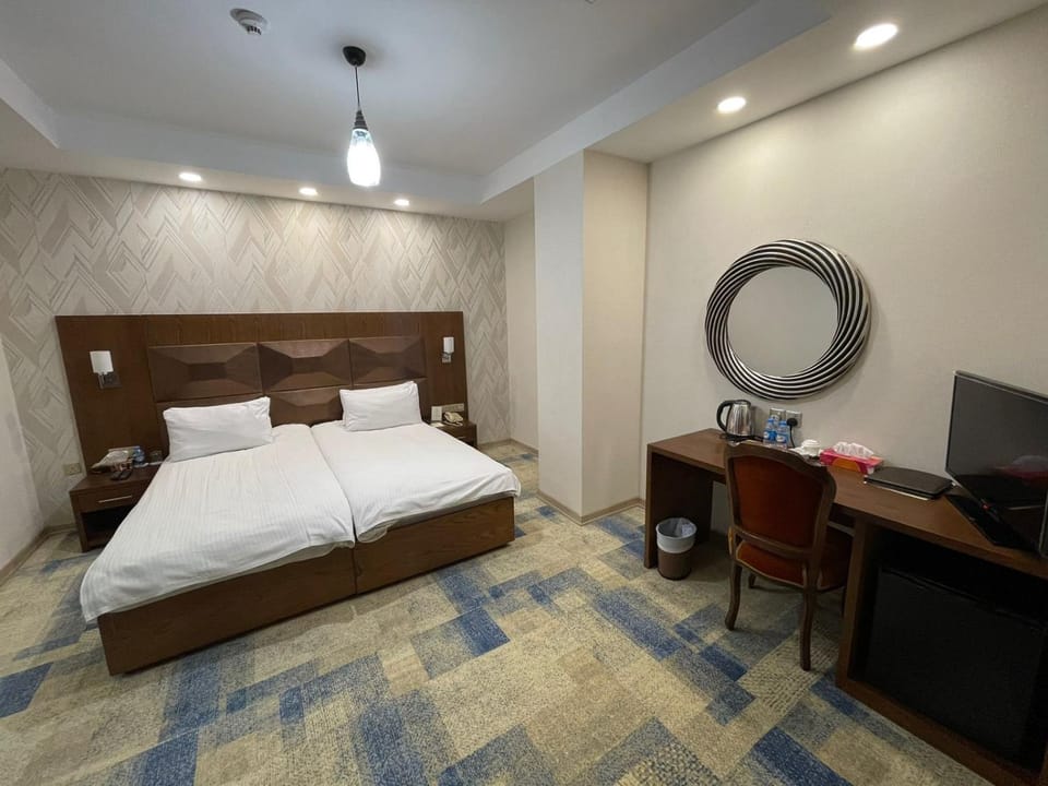 Bed, TV and multimedia, Bedroom, hair dresser