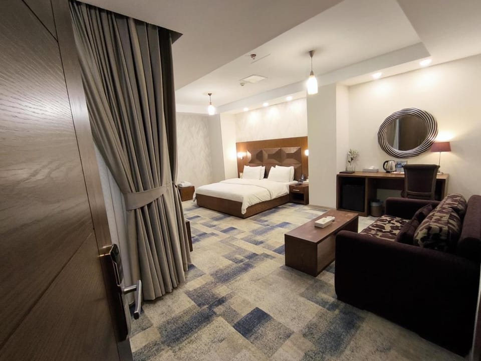 Bed, TV and multimedia, Bedroom, hair dresser