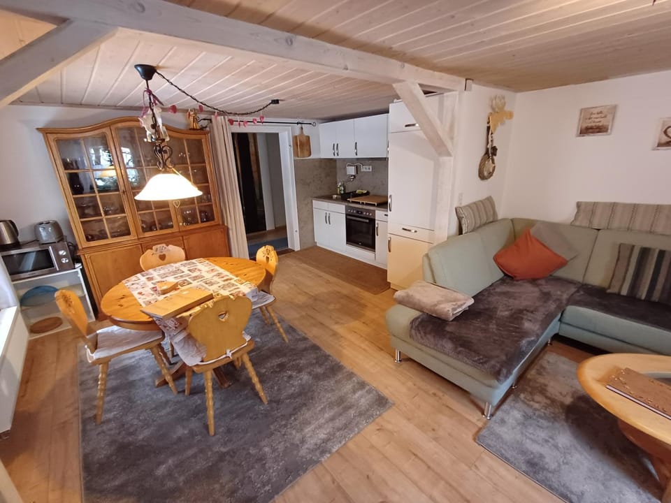 Dining area, kitchen