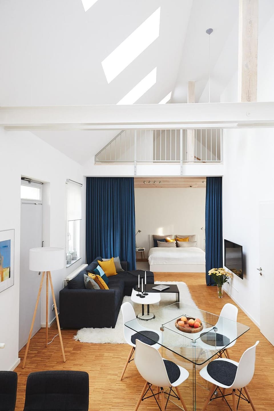 TV and multimedia, Living room, Seating area, Dining area, Bedroom