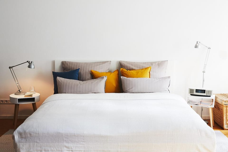 Bed, TV and multimedia, Bedroom