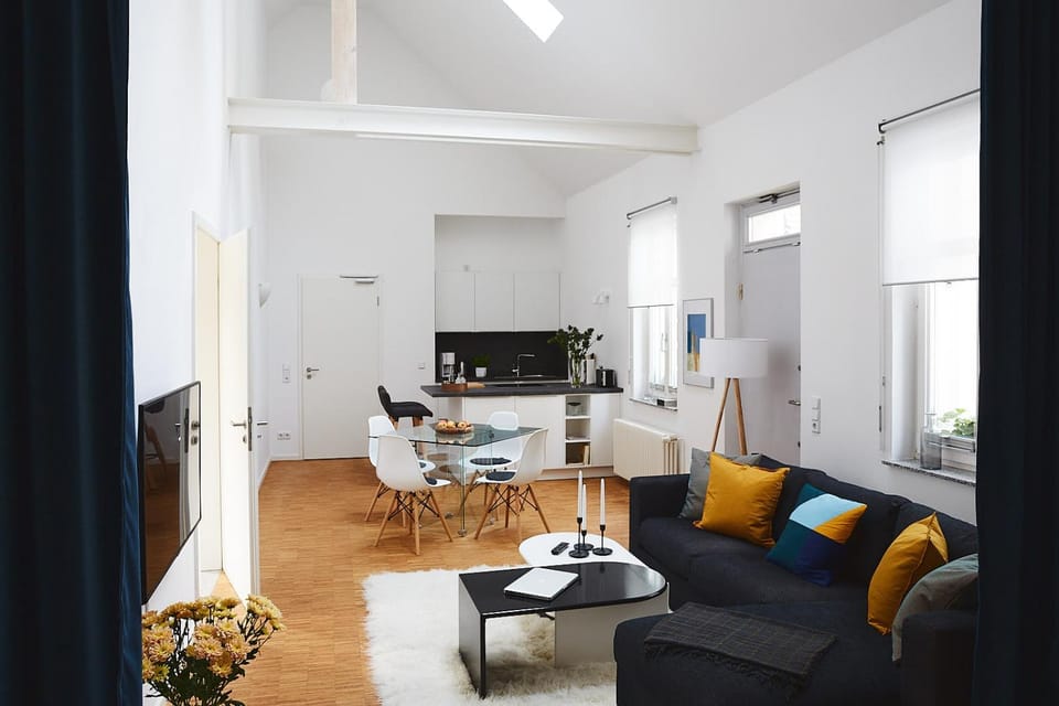 TV and multimedia, Coffee/tea facilities, Kitchen or kitchenette, Living room, Seating area, Dining area