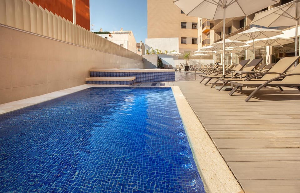 Day, Balcony/Terrace, Swimming pool, Swimming pool