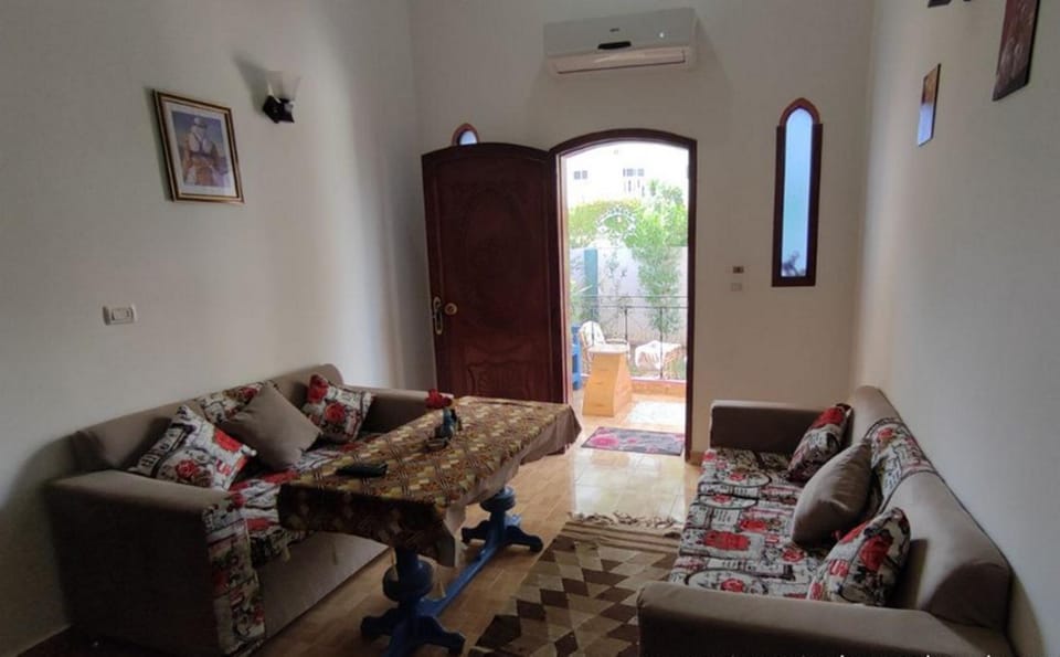 Living room, Seating area, air conditioner