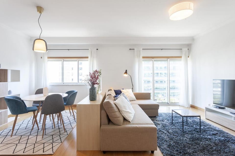 Central Orient Residence - Modern, spacious and sunny! By the river! Apartment in Lisbon